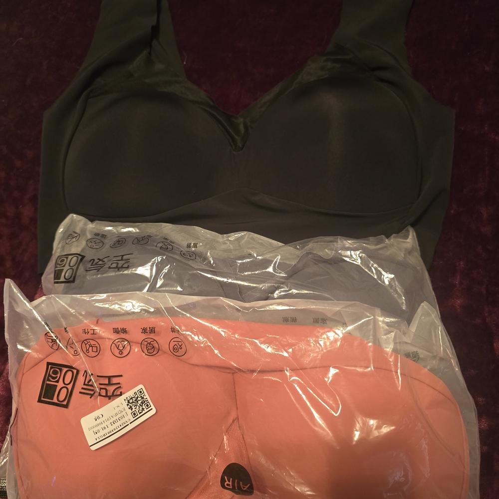 Seamless Black and Coral Bra Set